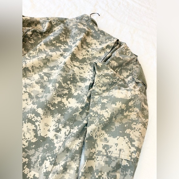 U.S. Army Combat Uniform Jacket / Shirt in Short - Picture 14 of 15